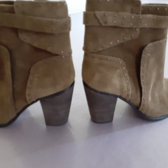 Vince Camuto distressed leather booties /rivets - Picture 2 of 10